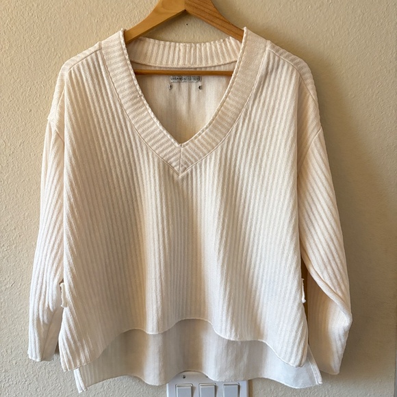 Urban Outfitters V-Neck Cream Sweater Size small - Picture 1 of 4